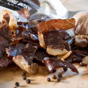 Buy garlic-cracked-black-pepper biltong online